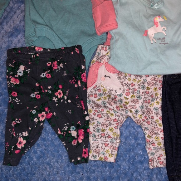 NWOT Carters Newborn 3 outfits! 7 pcs - Picture 5 of 6